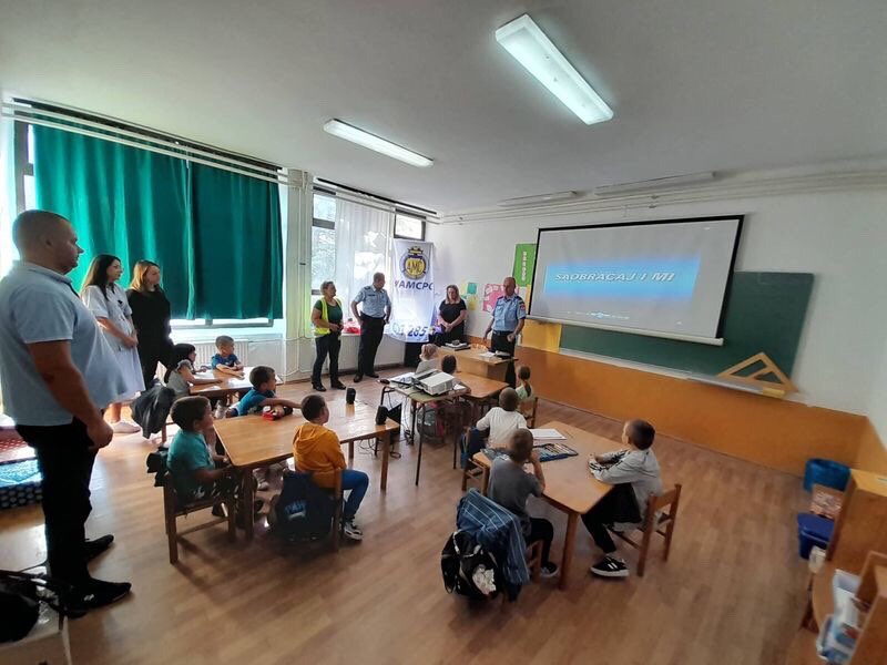 Данас је у нашој школи одржано саобраћајно предавање за школарце