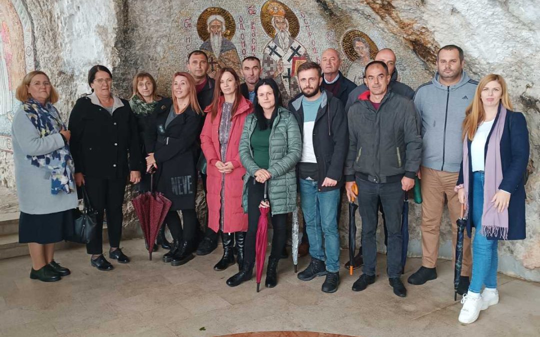 Радници Основне школе ,,Његош“ Берковићи су у недјељу 5.11. ове године, посјетили манастир Острог.